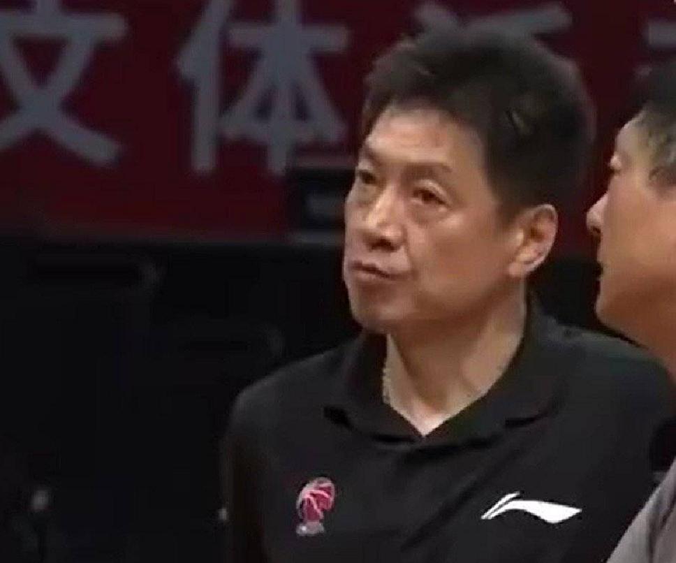 绝了！中国男篮新一任主教练？100%放权！可惜乔帅最看不上的后卫(3)