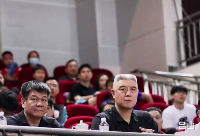 中国篮球职业联赛再曝退赛丑闻，篮协副主席公然站队，坐上替补席(2)