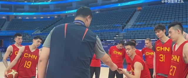 中国男篮亚运首战大胜弱旅，有两个人表现仍然令人失望(1)