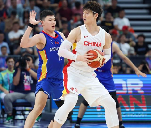 中国男篮亚运首战大胜弱旅，有两个人表现仍然令人失望(8)