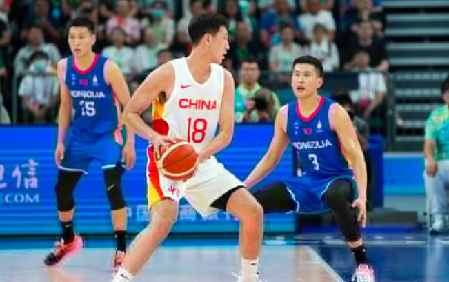 中国男篮亚运首战大胜弱旅，有两个人表现仍然令人失望(10)