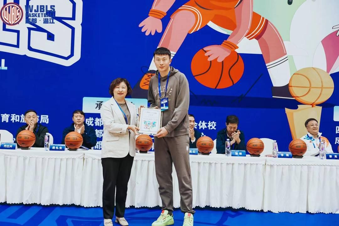 136支中小学队伍参赛 2023成都温江区青少年校园篮球联赛开幕(2)