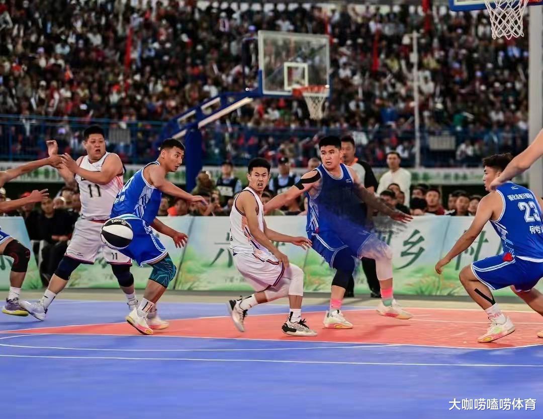 中国篮球爆发大规模冲突！数十人大打出手，球员与工作人员互殴(2)