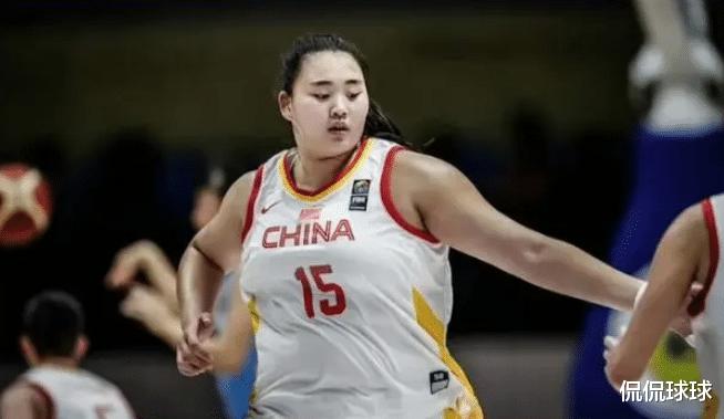 中国女篮超级新星，天赋不输李梦，被称为球场“巨无霸”(1)