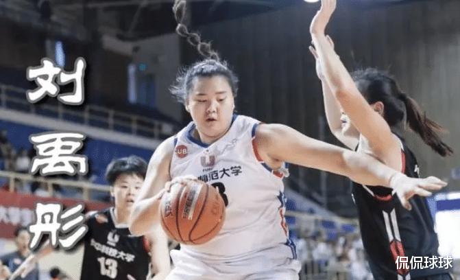 中国女篮超级新星，天赋不输李梦，被称为球场“巨无霸”(2)