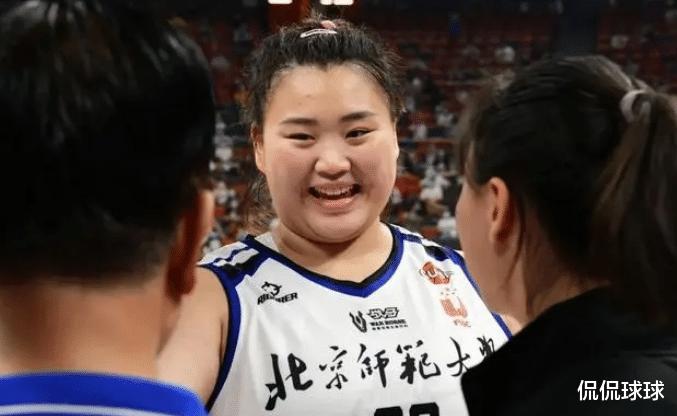 中国女篮超级新星，天赋不输李梦，被称为球场“巨无霸”(3)