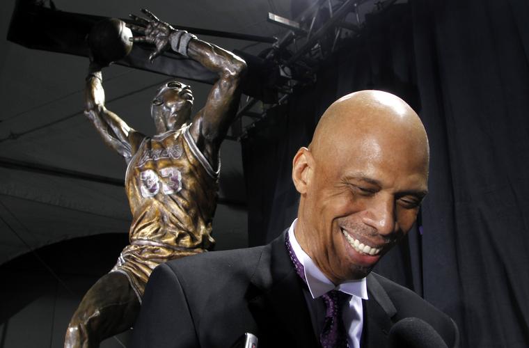 无上的荣耀，比拿总冠军都难！盘点NBA十大有雕像的传奇(7)