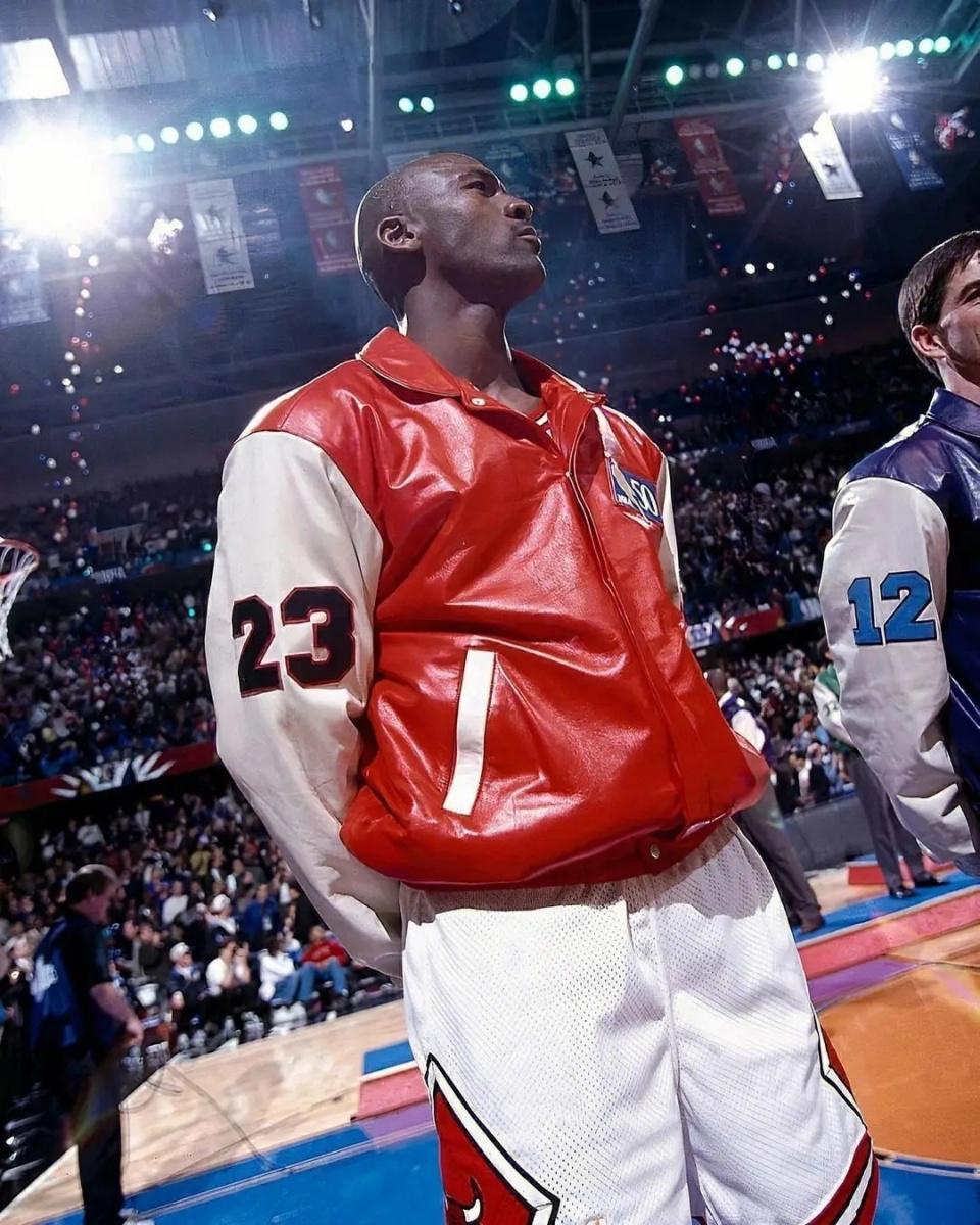 乔丹在96年拿到了NBA史上第一个3000万年薪，放到现在值多少钱？(5)
