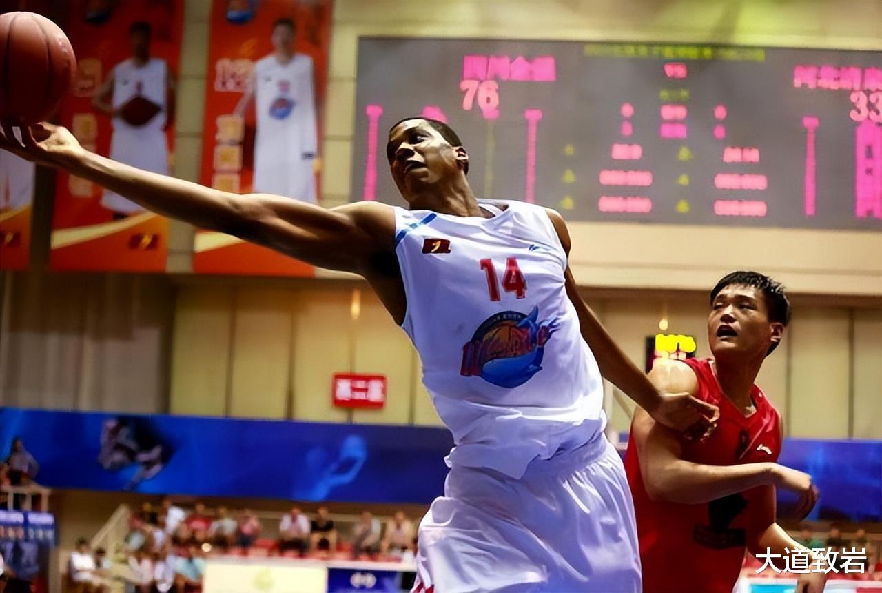 有些突然！从中国篮球联赛走出的NBA超巨宣布退役！(6)