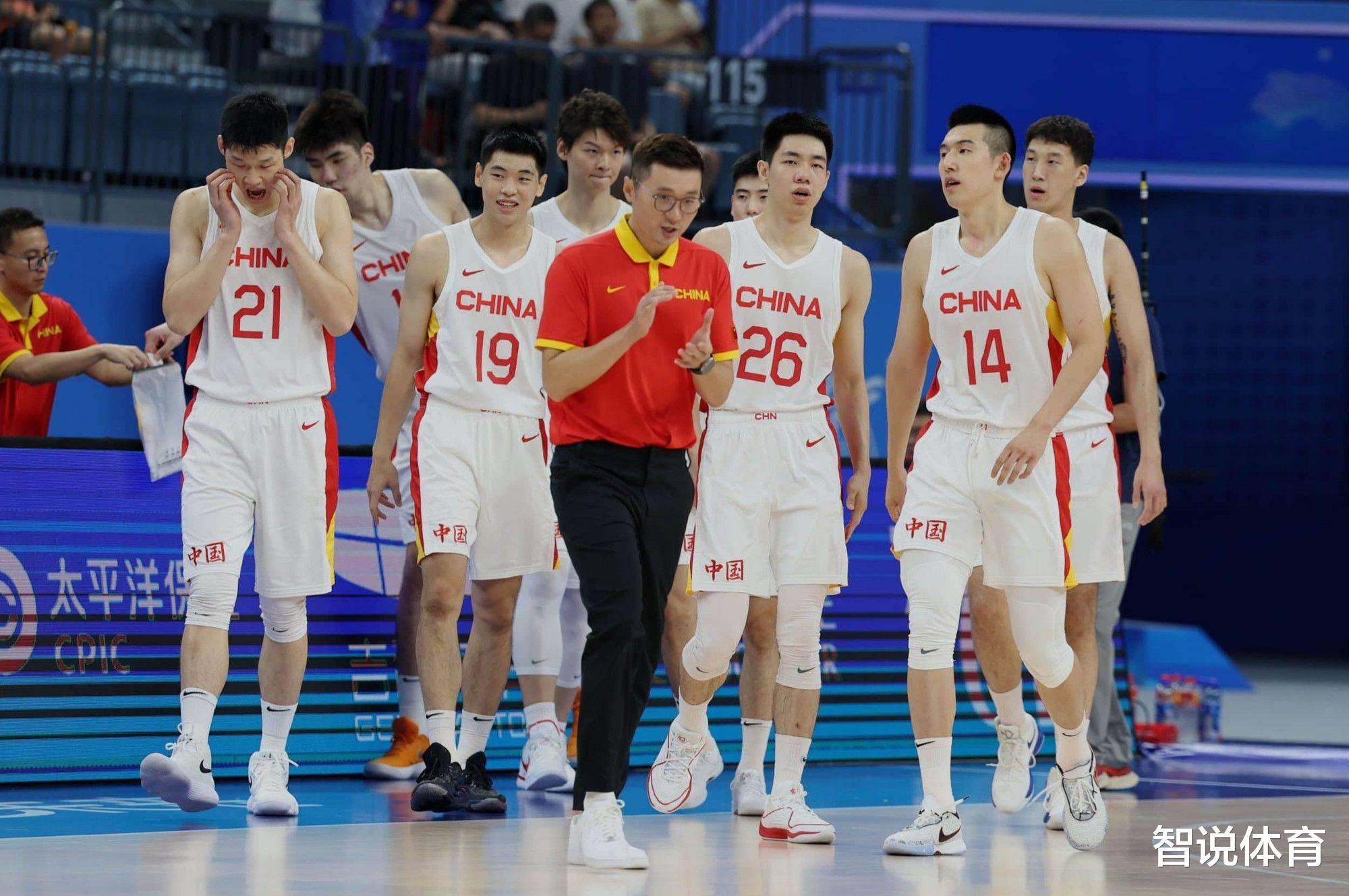中国男篮大胜31分，胡明轩正负值-11，理性分析他还能留在国家队吗(1)