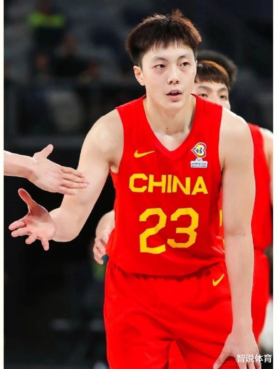 中国男篮大胜31分，胡明轩正负值-11，理性分析他还能留在国家队吗(2)