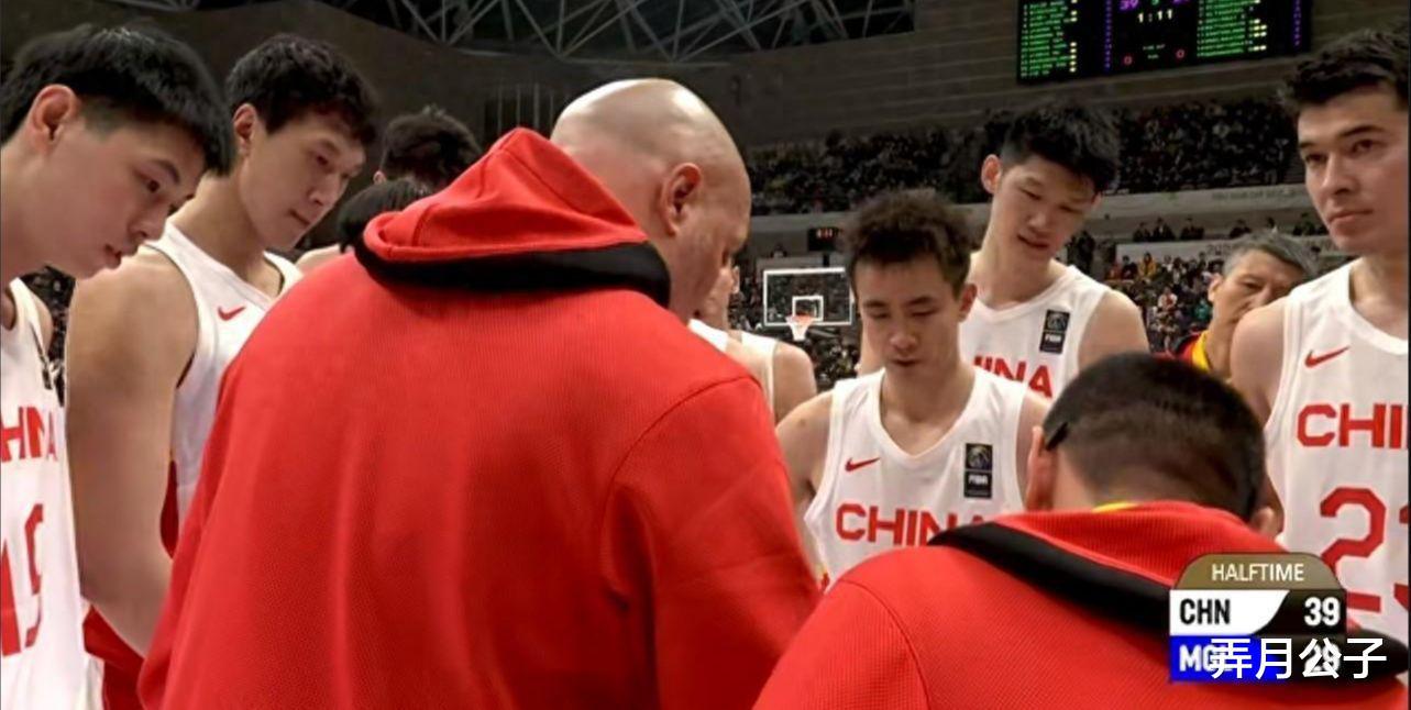 太气人！FIBA更新男篮实力榜最新排名，中国又降一位，还黑杜锋吗(3)