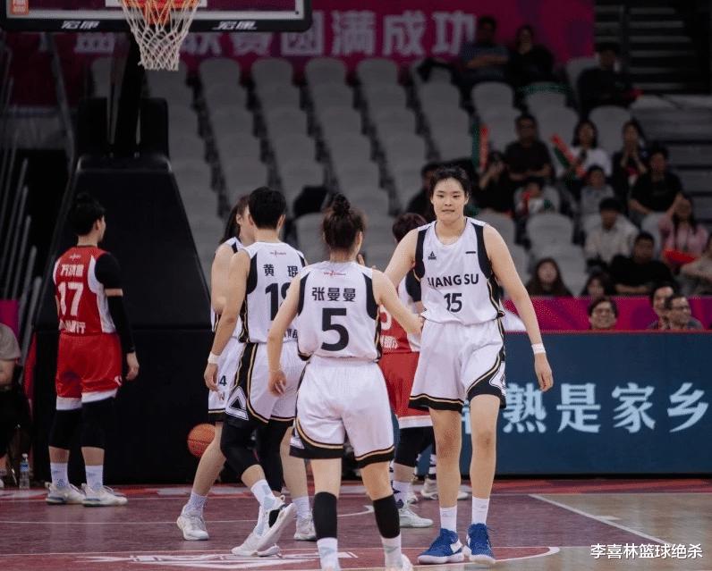 轰21+4！中国女篮又一24岁2米王牌崛起，李月汝最佳替身是她？(1)