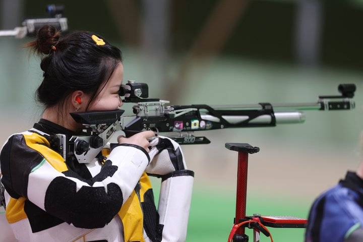冲击首金！中国选手杨倩晋级女子10米气步枪决赛(1)