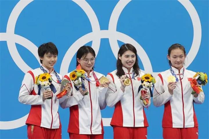 奥运村纸板床又裂了，中国运动员早已睡地上，俄：比北京奥运差远了(3)