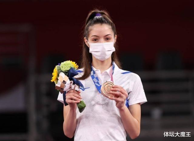 以色列第一块奖牌，19岁美少女颜值出圈，总理奖励她4万新谢克尔(1)