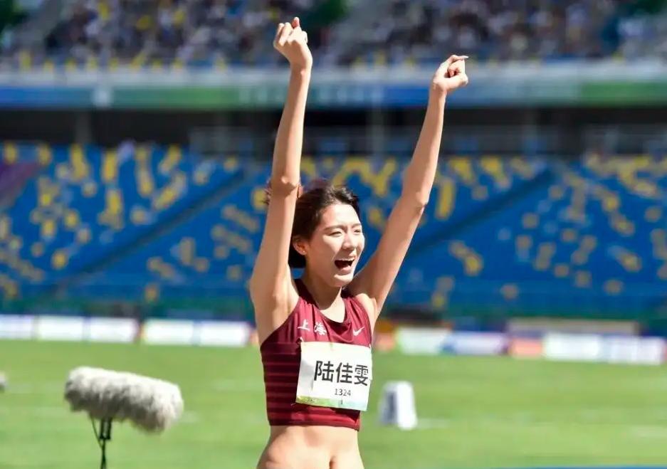中国田径诞生新偶像，19岁美少女首次出国参赛，即夺世界跳高冠军(2)