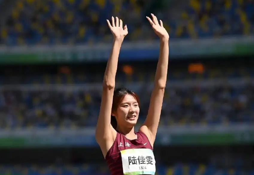 中国田径诞生新偶像，19岁美少女首次出国参赛，即夺世界跳高冠军(4)