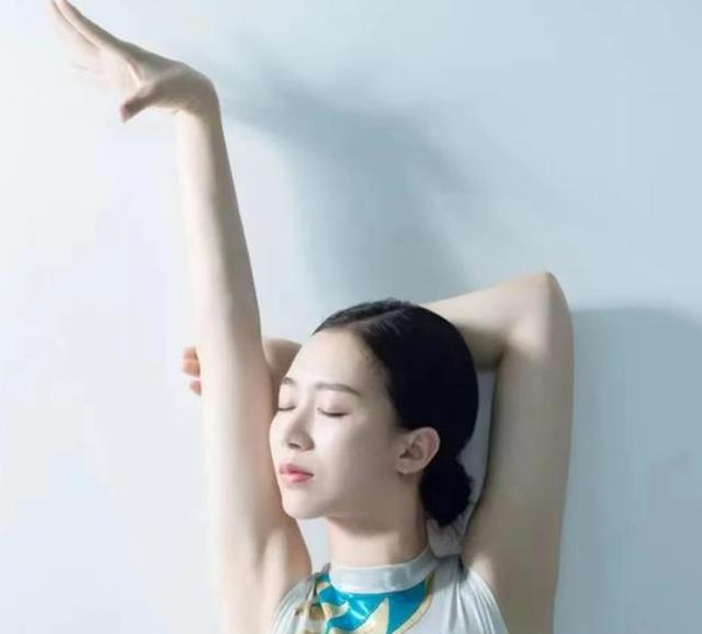 奥运冠军杨伊琳，退役后二次发育成女神，老公1米9身材很健硕(2)
