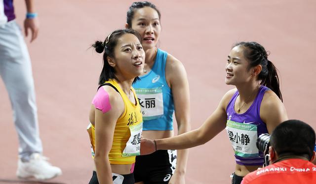 10秒94！女飞人葛曼棋夺得百米冠军，中国速度闪耀世界赛场(6)