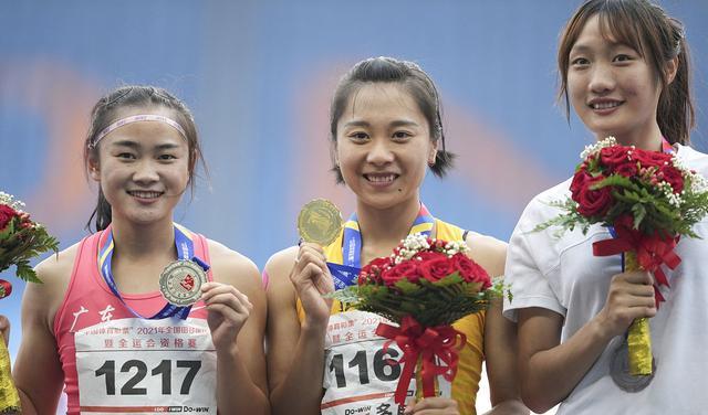 10秒94！女飞人葛曼棋夺得百米冠军，中国速度闪耀世界赛场(7)