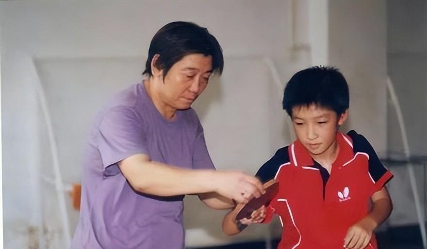 刘诗雯再获荣誉，曾被妈妈说是丑小鸭，宁愿不打也没想过出国打球(3)