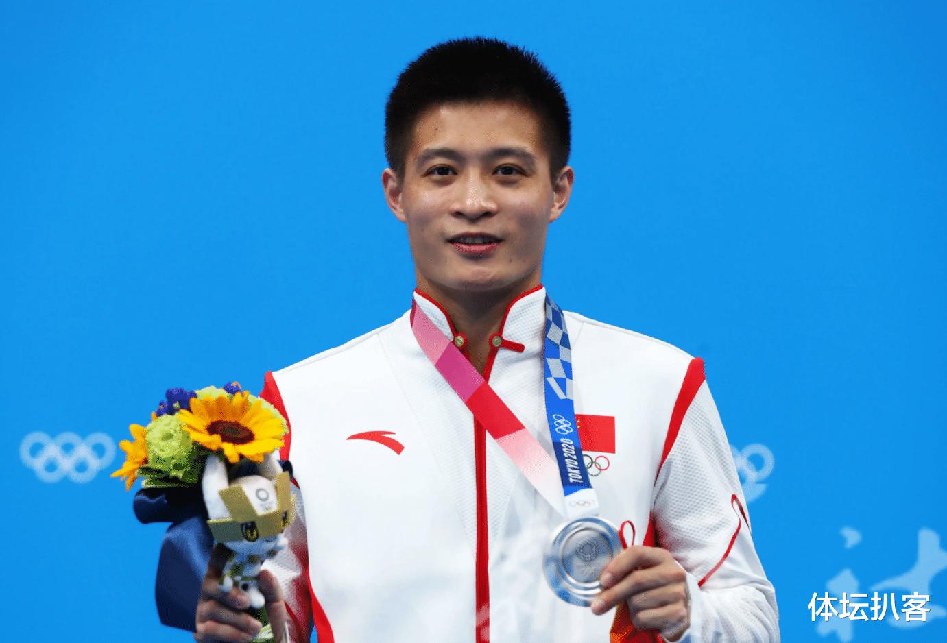 中国跳水世界冠军罕见炸鱼！裁判打4.5分，三跳力挽狂澜，排名第1(4)