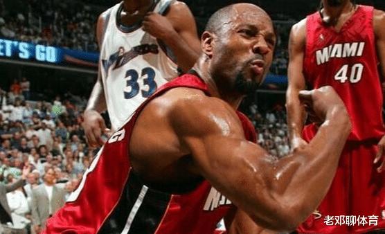 为何NBA现役中锋那么软？对比90年代中锋肌肉 你就明白(10)