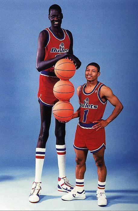姚明除了身高一无是处？有哪些球员比姚明高，在NBA成就如何？(7)