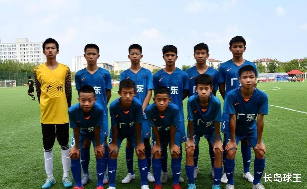 全国青足联赛，广东一中学在晋级16强后被突然取消资格，引发争议(1)
