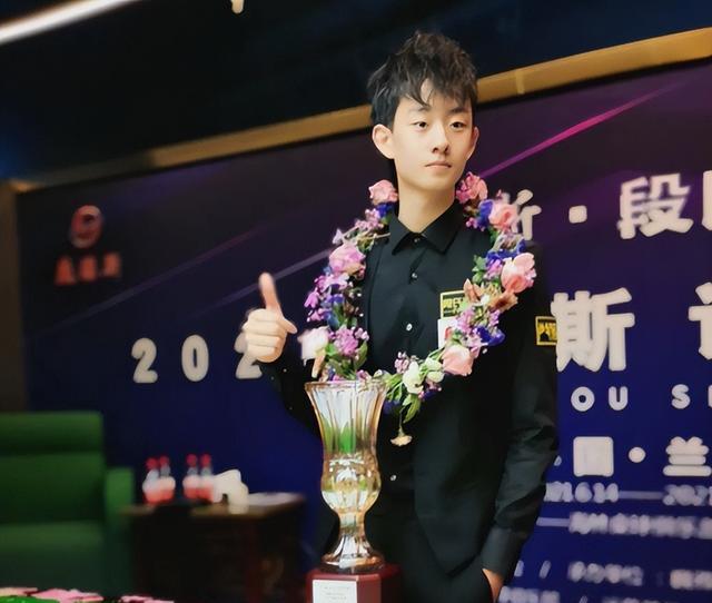 5-2！18岁小将3连胜创造历史，首进排名赛8强，中国晋级第一人(4)