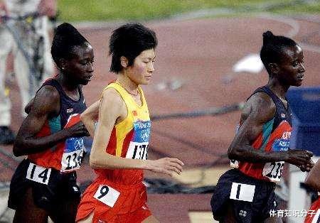 以为自己夺冠披上国旗！奥运赛场乌龙事件，黑人选手质疑中国冠军(2)