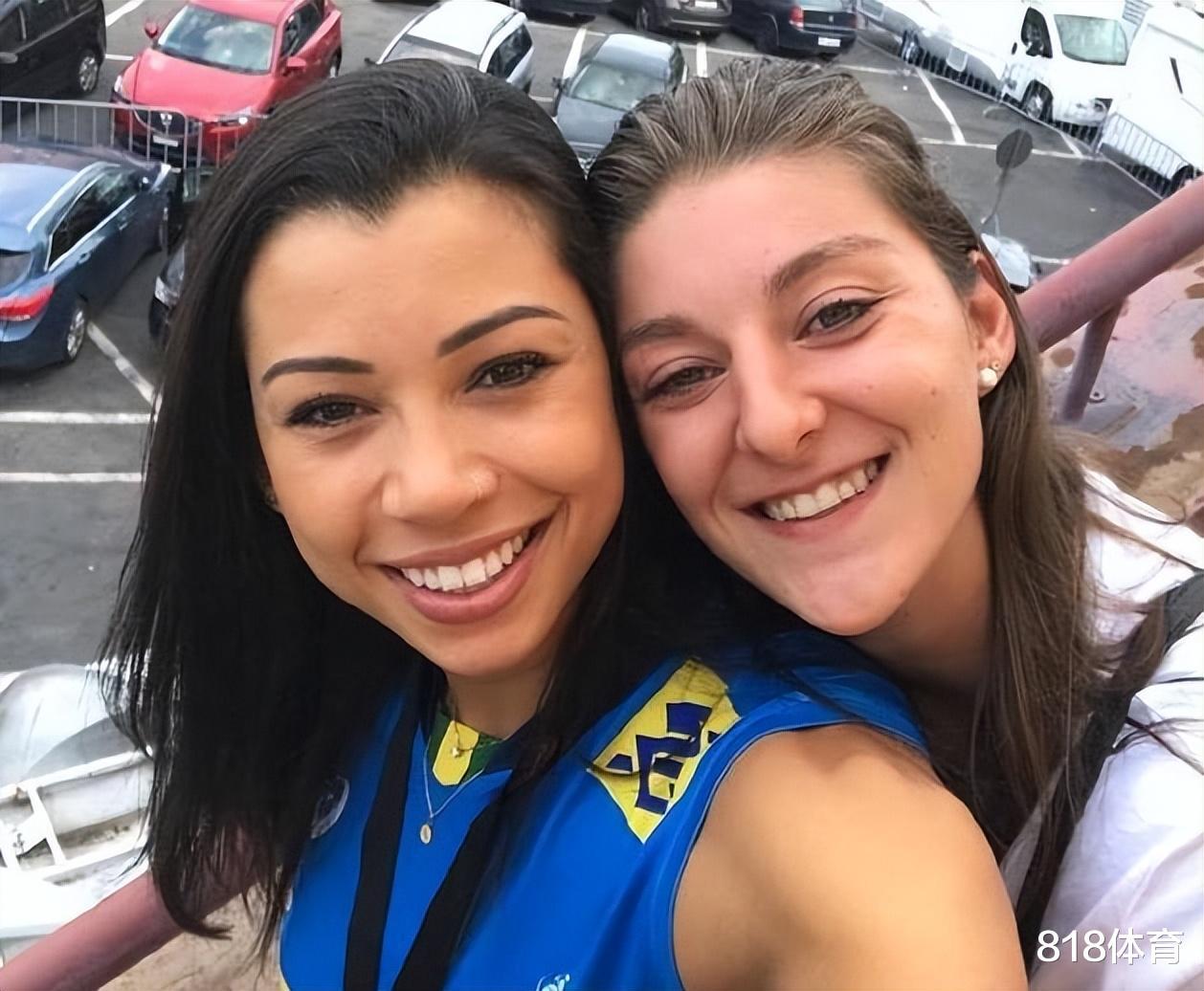 真爱! 巴西女排副攻卡罗尔10拦网晋级决赛, 与荷兰主攻布伊吉斯热吻庆祝(5)