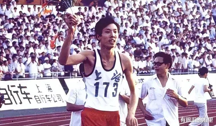 “跳高王子”朱建华：奥运会夺铜让人心痛，退役后现在过得怎样？(20)