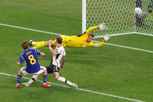 哈兰直播世界杯：日本神换人短短8分钟，0-1变2-1，德国被打懵(6)