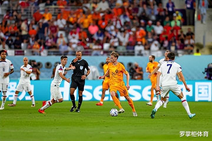 荷兰完胜美国晋级八强，头号锋霸进球发威，位列国家队射手榜第二(2)