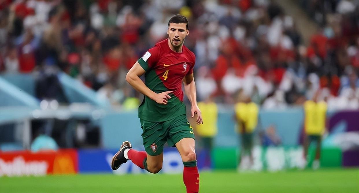 世界杯后伤缺1个月！曝葡萄牙后防核心带伤踢摩洛哥，难怪0-1出局(3)