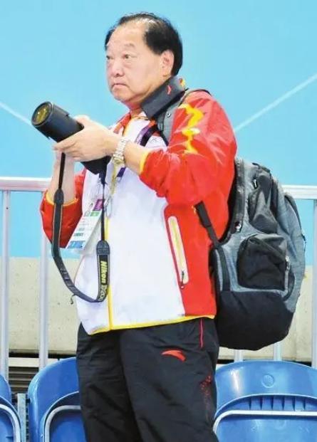 射击冠军许海峰：为国家夺金，却愧对妻儿一生，如今66岁面容憔悴(14)