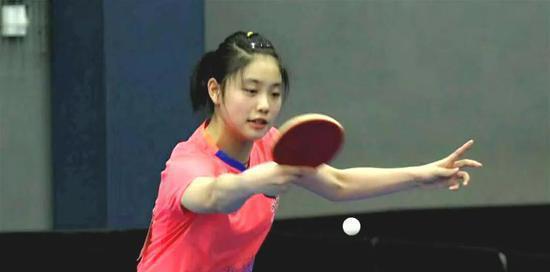 中国女乒大捷，直板女将3-2逆转日本张本美和，4将3-0、3-2晋级(2)
