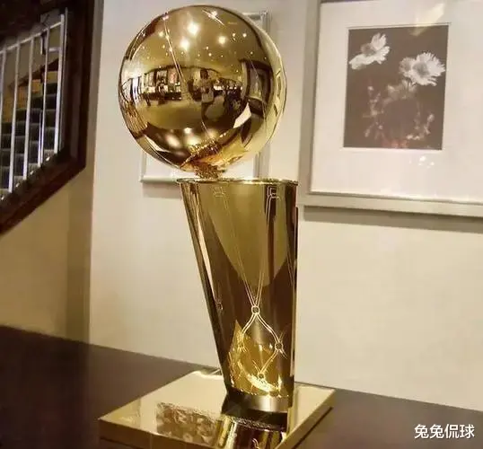 立铜像是NBA球星至高荣誉，目前看就4人(3)