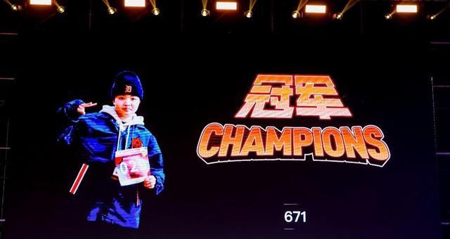 国家队成立仅48天，17岁中国女孩击败世界第一夺冠，人民日报狂赞(2)