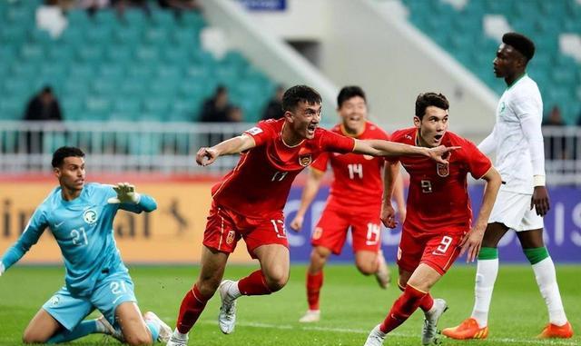 中国足囚时代见效果，U20赢沙特；中国足球看新疆，可疆已无足球(1)