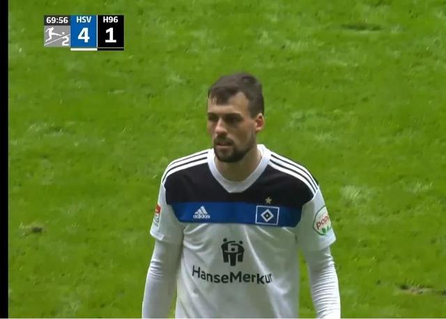 一场6：1踢出最强汉堡，北大王升至联赛第二，冲甲号角已吹响！(2)