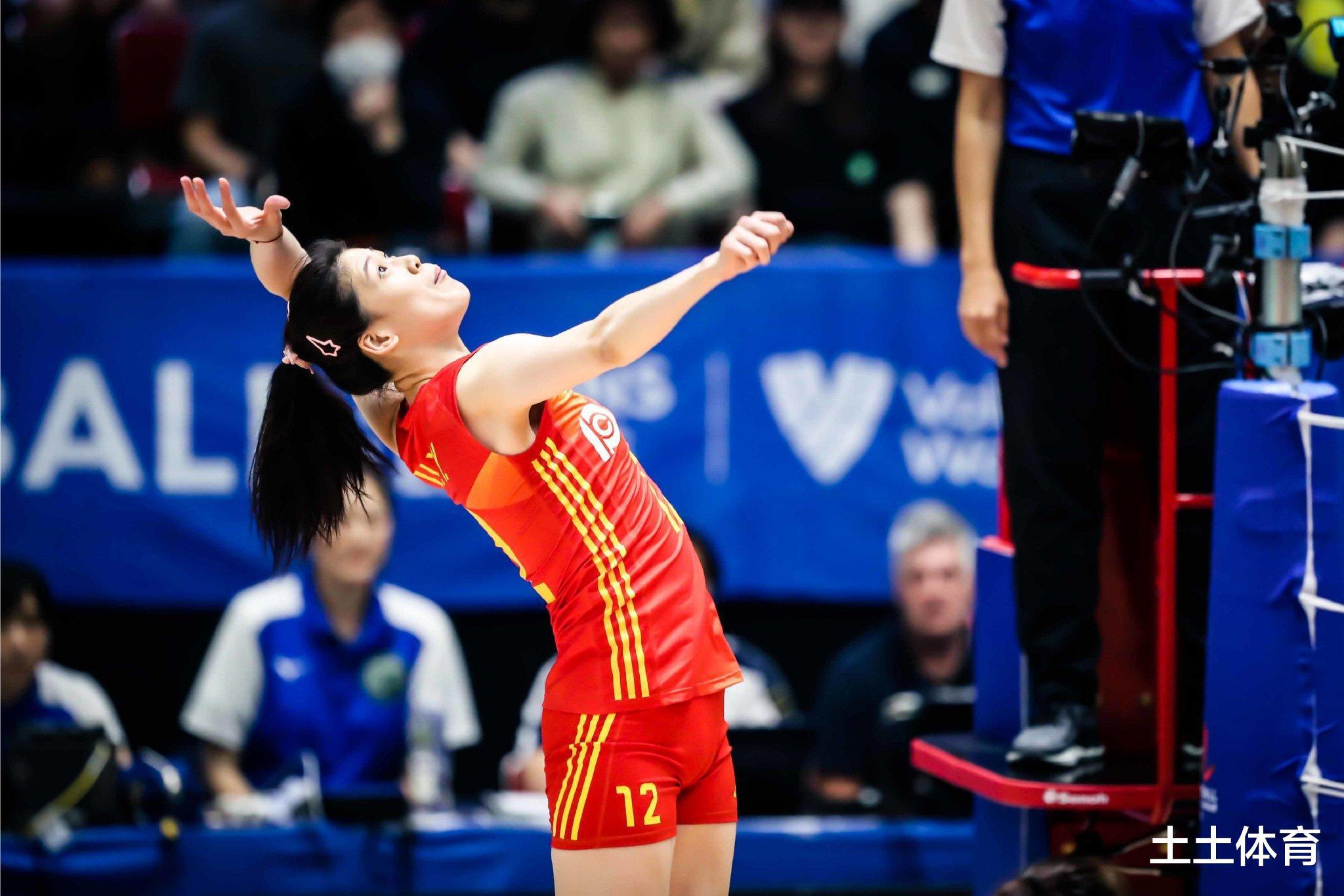 好消息！中国女排再升1位，打赢日本队，有望跻身三甲(1)