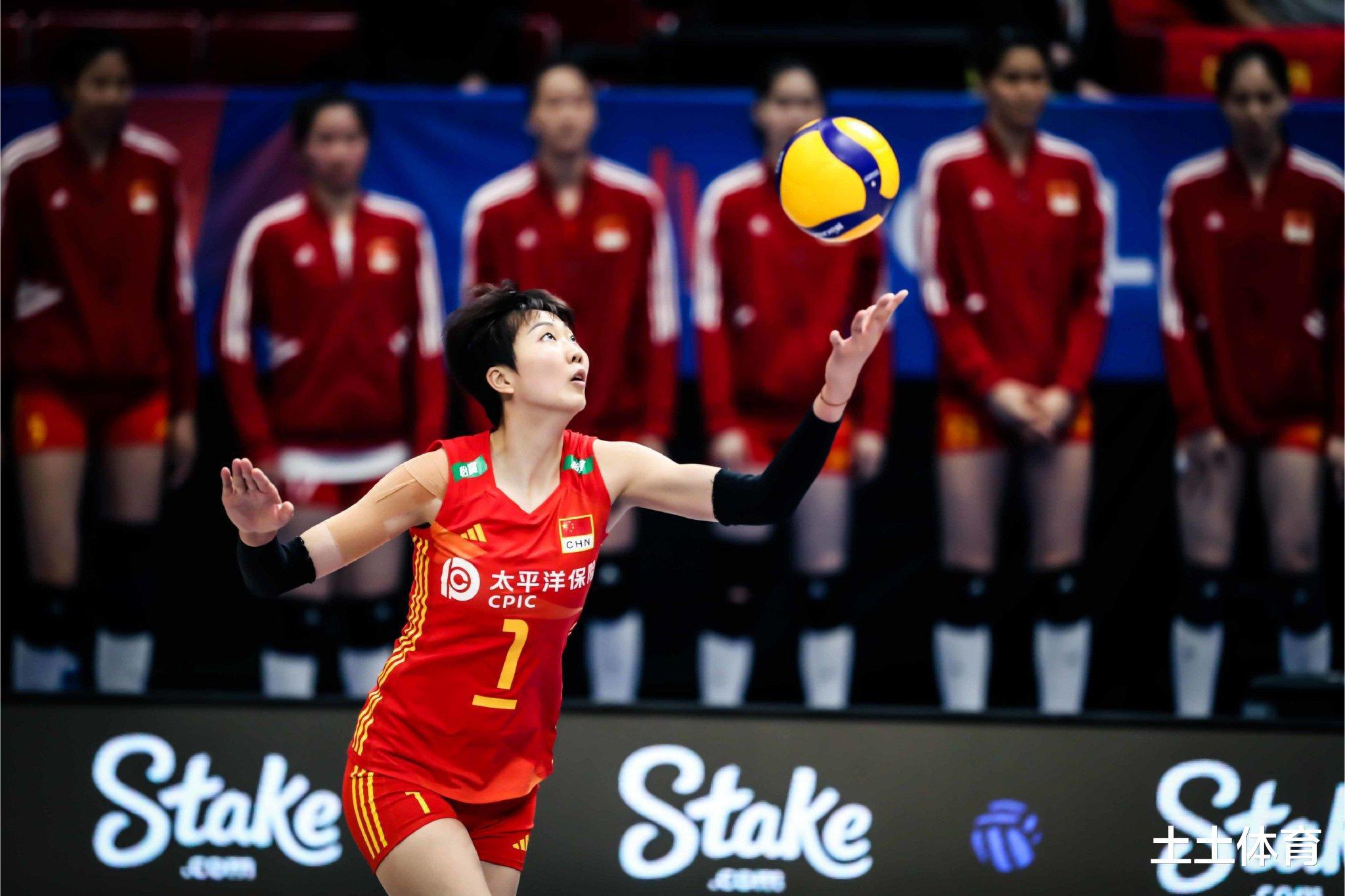 好消息！中国女排再升1位，打赢日本队，有望跻身三甲(2)