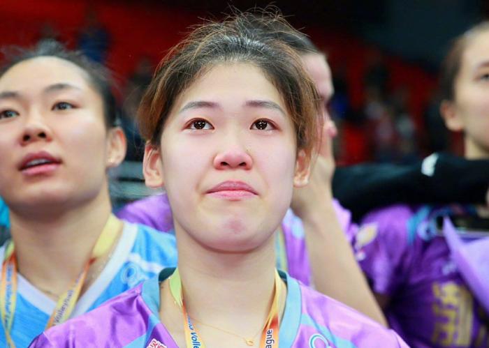李盈莹别哭，加油！中国女排加油！

中国女排在世界女排联赛中受到了一些挫折，但这(1)