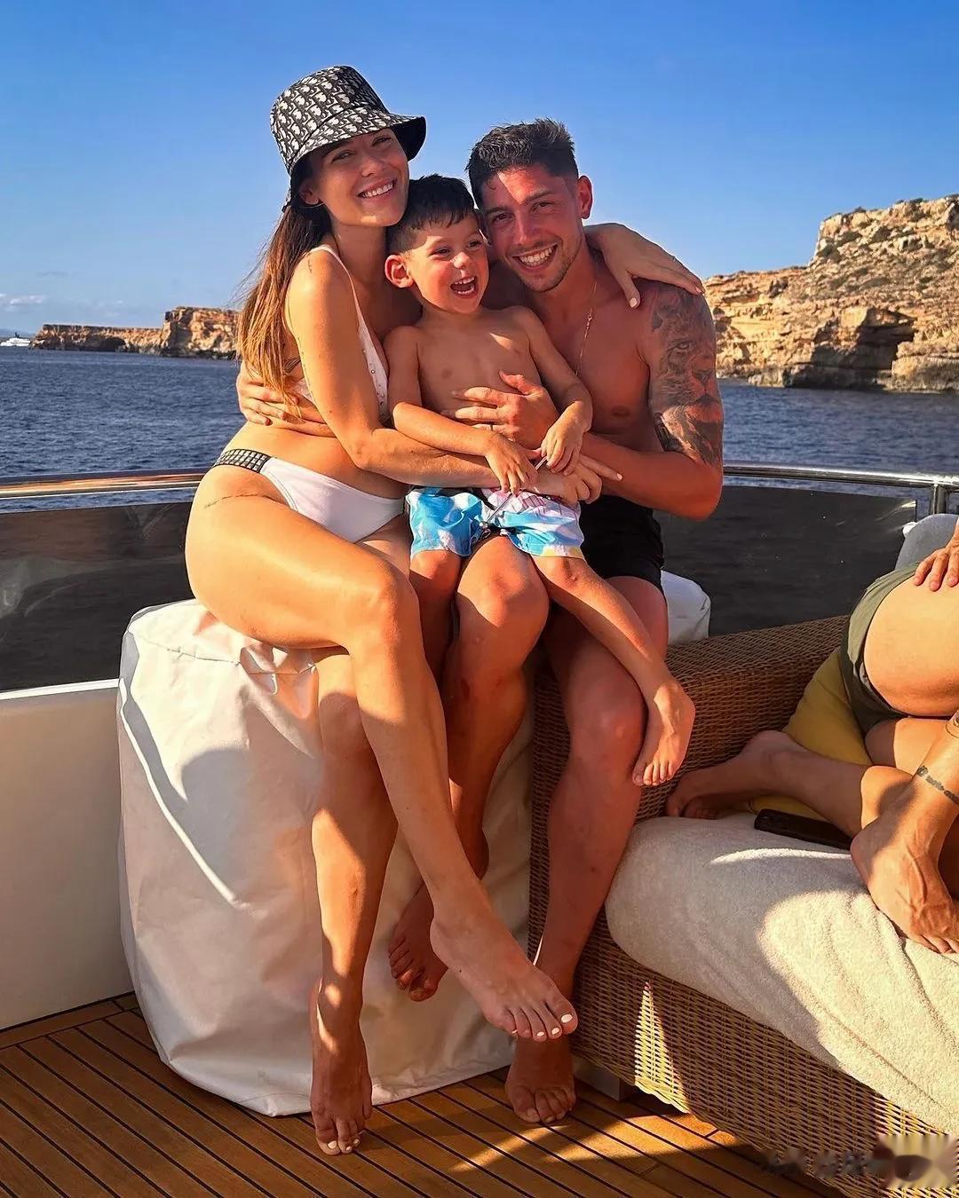 图评丨少儿不宜！皇马球员巴尔韦德一家人的度假照！
巴尔韦德在经历了一个突破性的赛(5)
