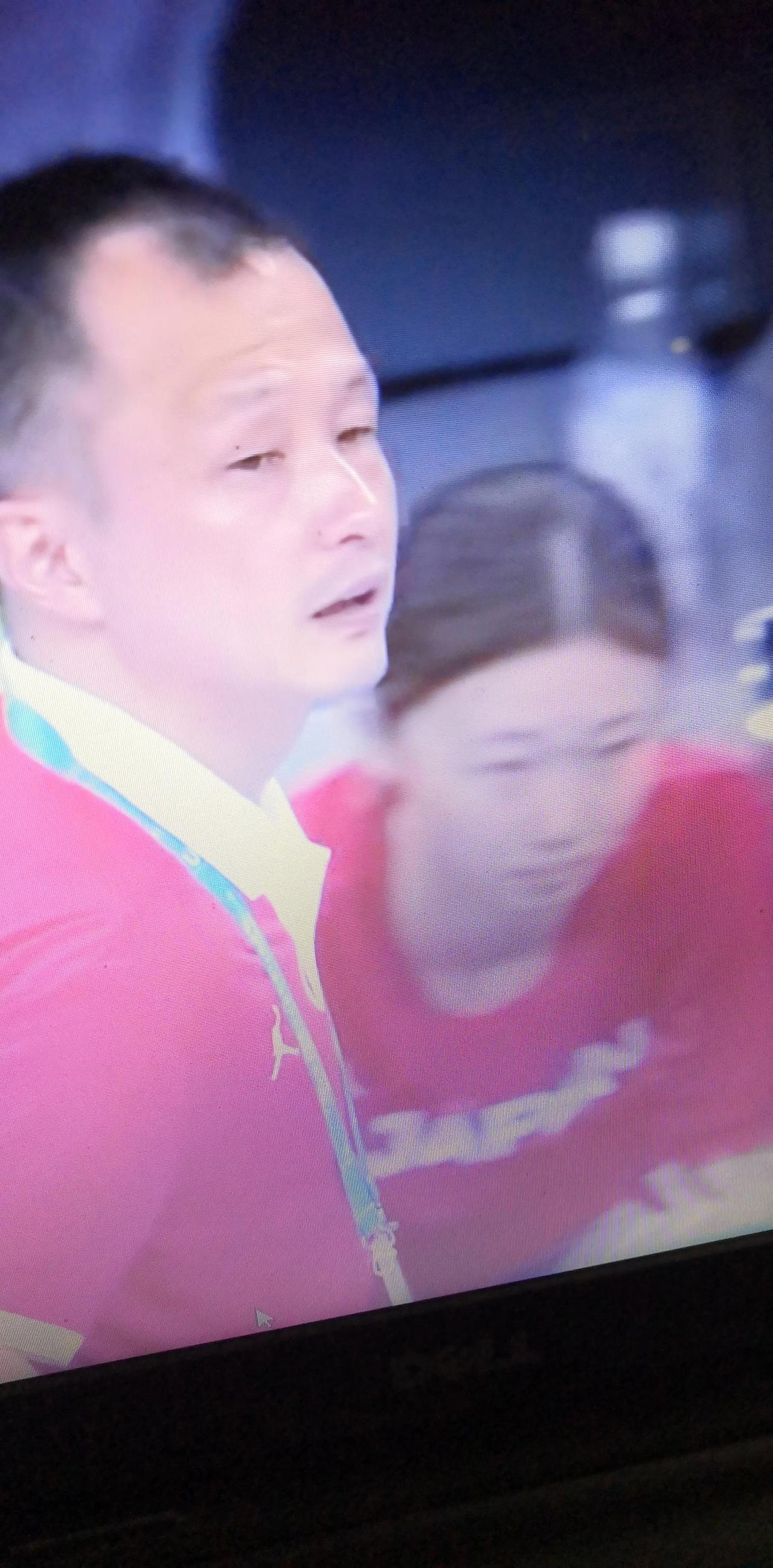 日本队员输给中国痛失金牌，赛后有些队员难掩失落，流着眼泪和中国队员握手！
日本队(4)