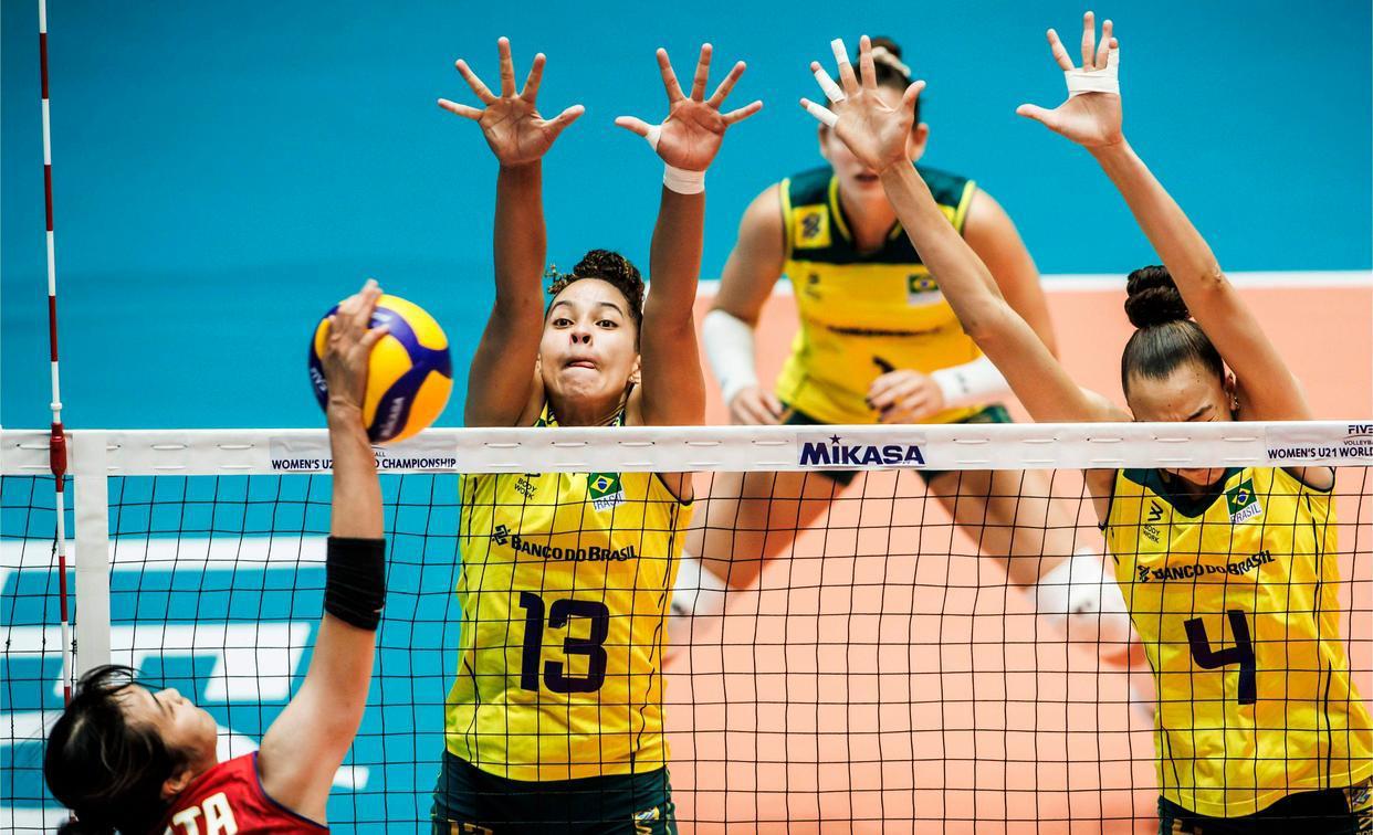 毫无悬念！巴西U21女排3-0完胜日本，获得世锦赛季军(7)