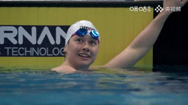 亚运会中国香港选手何诗蓓200米自由泳夺金，李冰洁获得银牌(1)
